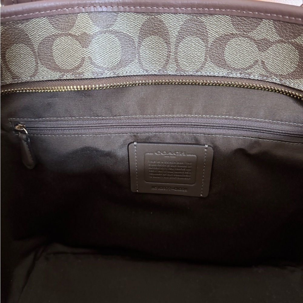 Coach Ashton Tote in Signature Canvas (style number CN328) - Picture 5 of 9
